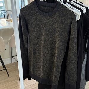 Lululemon Athletica women’s crewneck - Black with Olive Speckle
